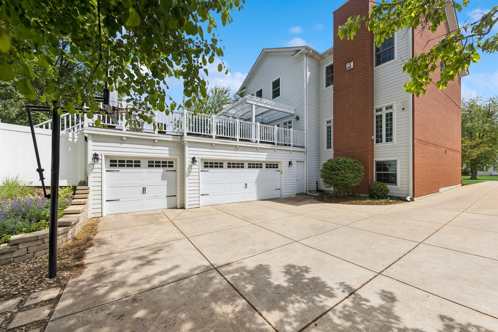 16 Tuttle Avenue
