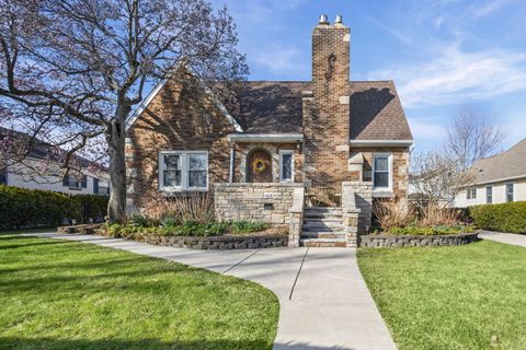 Tiny photo for 664 Burton Avenue, Highland Park, IL 60035 (MLS # 12595706)
