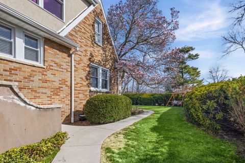 Tiny photo for 664 Burton Avenue, Highland Park, IL 60035 (MLS # 12595706)