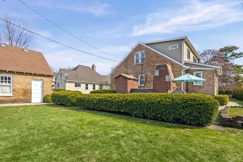 Tiny photo for 664 Burton Avenue, Highland Park, IL 60035 (MLS # 12595706)