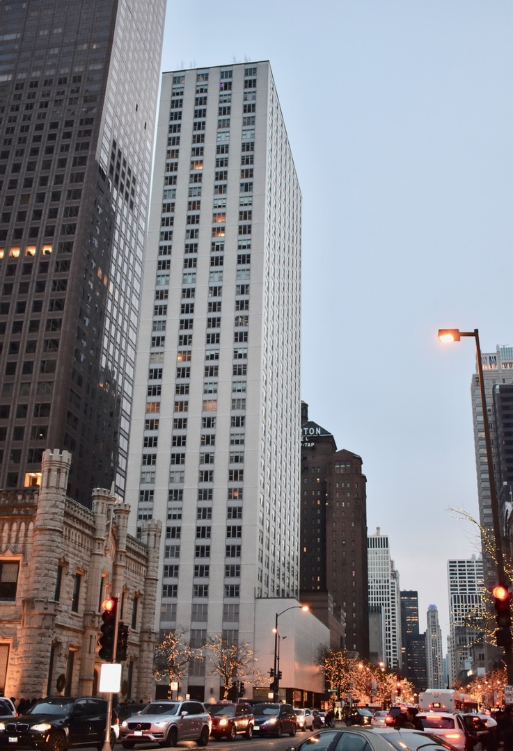 777 N MICHIGAN Avenue 2104