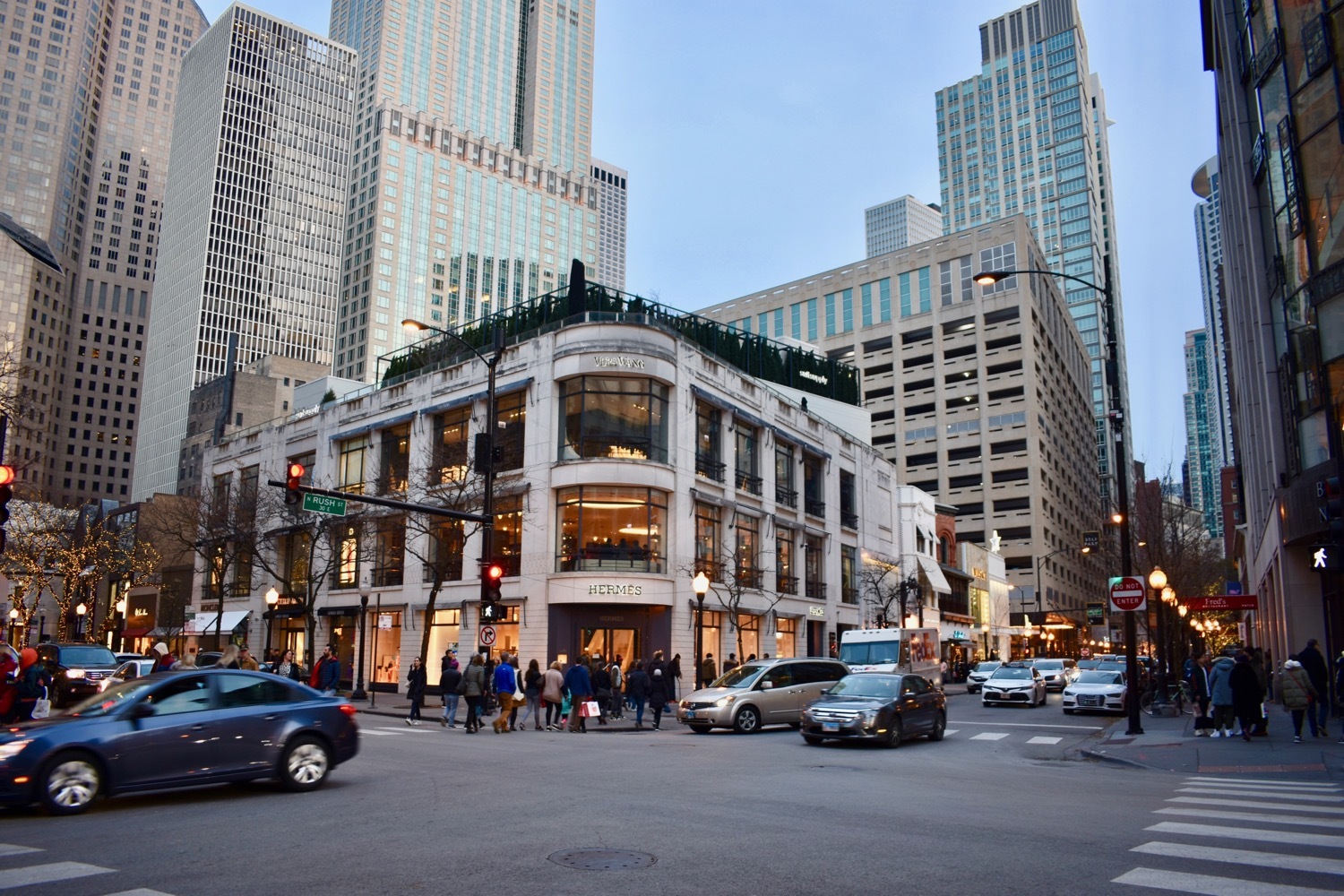 777 N MICHIGAN Avenue 2104