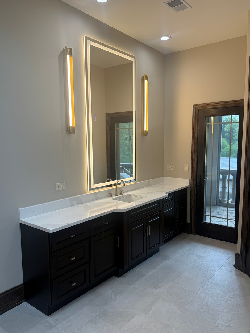 Oak Brook, Illinois 60523, United States, 6 Bedrooms Bedrooms, ,7 BathroomsBathrooms,Residential,Active,251553