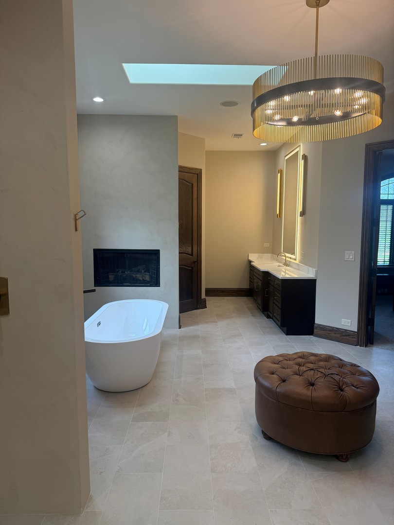 Oak Brook, Illinois 60523, United States, 6 Bedrooms Bedrooms, ,7 BathroomsBathrooms,Residential,Active,251553