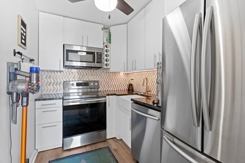 Tiny photo for 720 W Gordon Terrace #15N, Chicago, IL 60613 (MLS # 12439978)