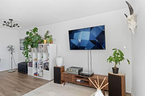 Tiny photo for 720 W Gordon Terrace #15N, Chicago, IL 60613 (MLS # 12439978)