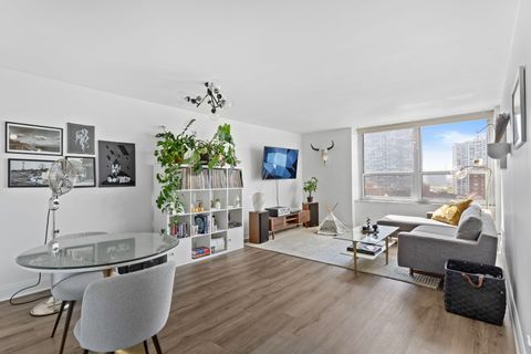 Tiny photo for 720 W Gordon Terrace #15N, Chicago, IL 60613 (MLS # 12439978)