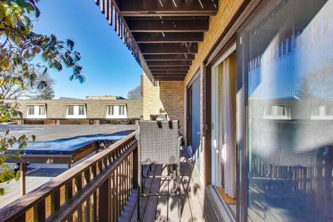 Tiny photo for 1847 Tanglewood Drive #2B, Glenview, IL 60025 (MLS # 12517354)