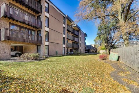 Tiny photo for 1847 Tanglewood Drive #2B, Glenview, IL 60025 (MLS # 12517354)