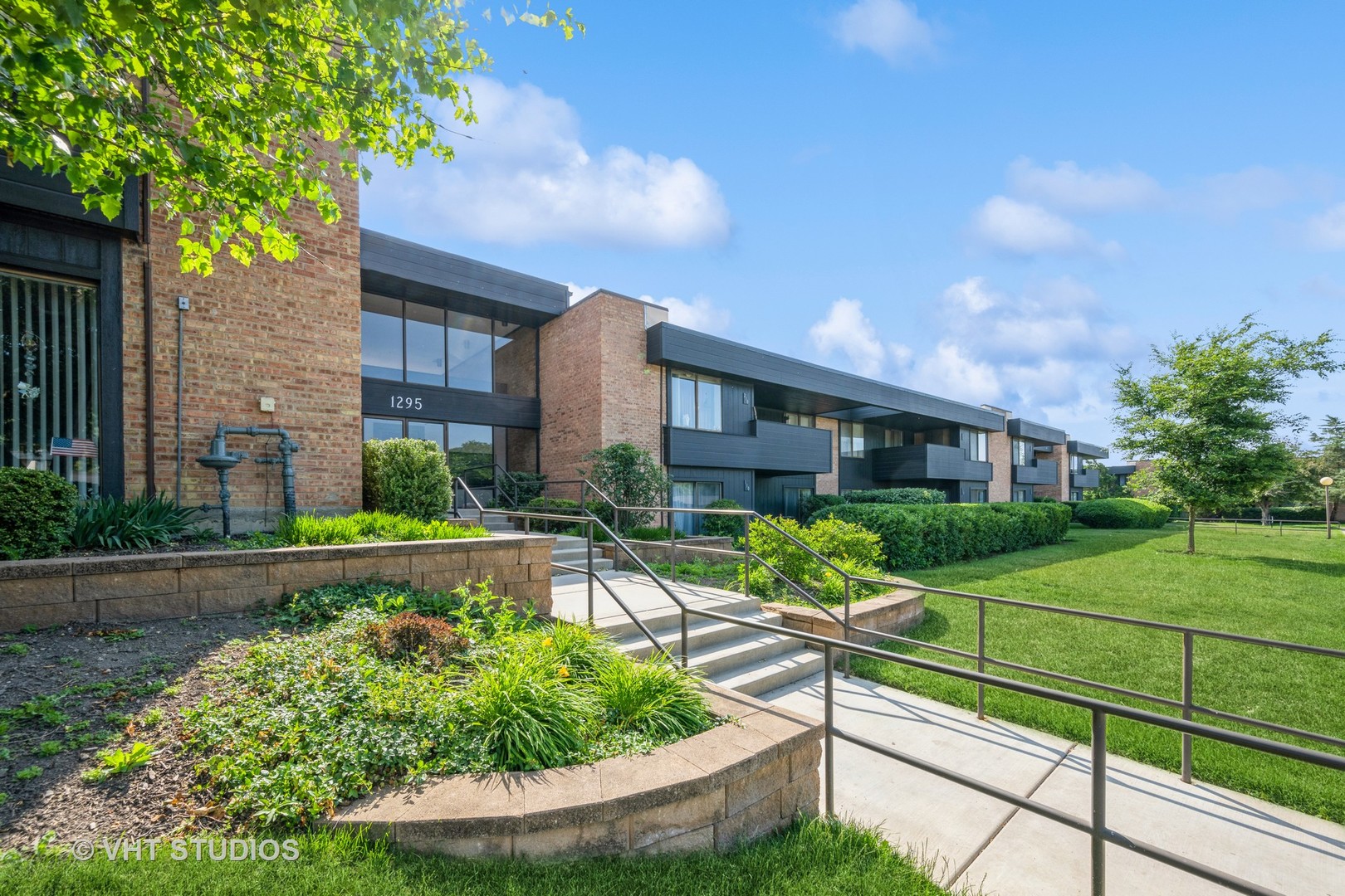 1295 N Sterling Avenue 211