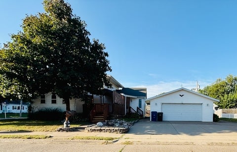 Photo of 2358 W Lombard Street, Davenport, IA 52804 (MLS # 12757390)