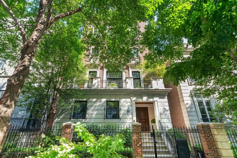 Photo of 446 W Huron Street, Chicago, IL 60654 (MLS # 12541693)