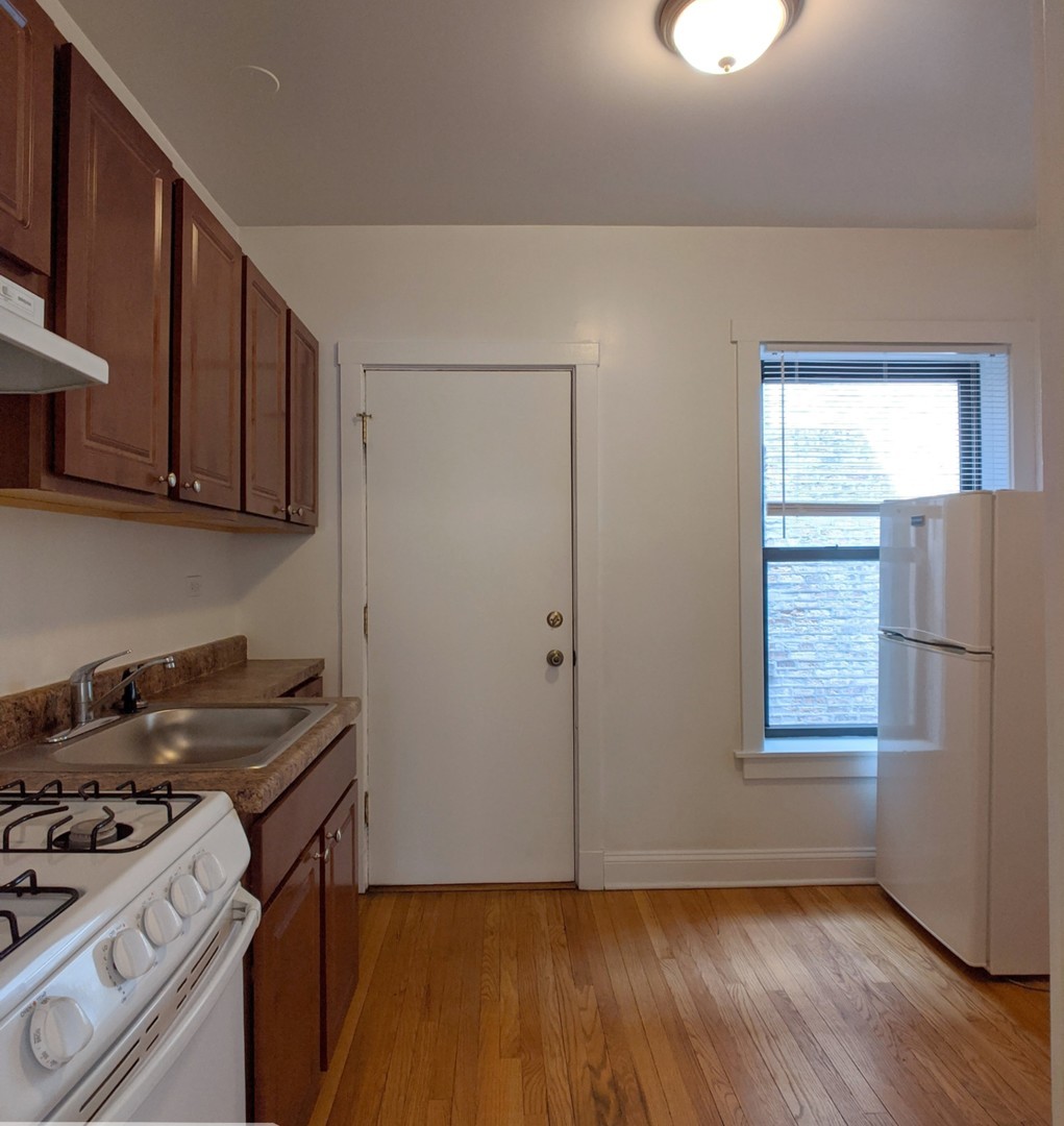 2621 N Spaulding Avenue 2E