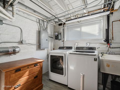 Tiny photo for 7225 N East Prairie Road, Lincolnwood, IL 60712 (MLS # 12532312)