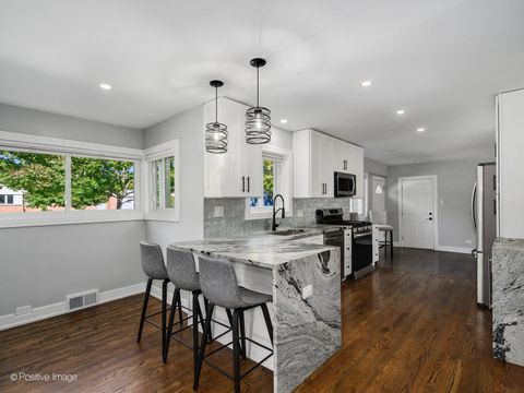 Tiny photo for 7225 N East Prairie Road, Lincolnwood, IL 60712 (MLS # 12532312)