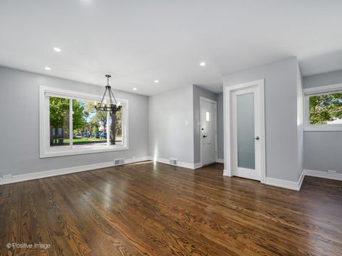 Tiny photo for 7225 N East Prairie Road, Lincolnwood, IL 60712 (MLS # 12532312)