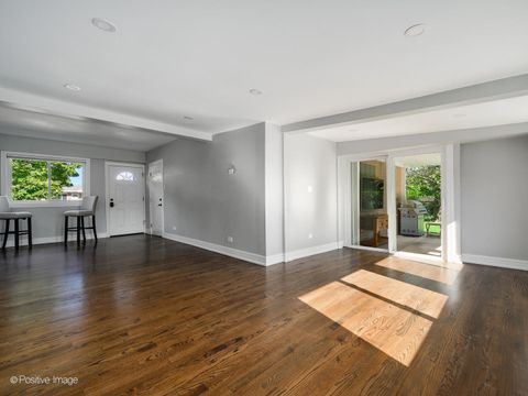 Tiny photo for 7225 N East Prairie Road, Lincolnwood, IL 60712 (MLS # 12532312)