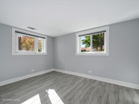 Tiny photo for 7225 N East Prairie Road, Lincolnwood, IL 60712 (MLS # 12532312)