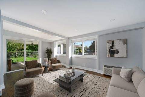 Tiny photo for 7225 N East Prairie Road, Lincolnwood, IL 60712 (MLS # 12532312)