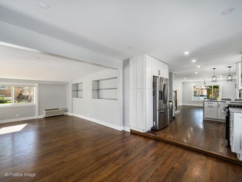 Tiny photo for 7225 N East Prairie Road, Lincolnwood, IL 60712 (MLS # 12532312)