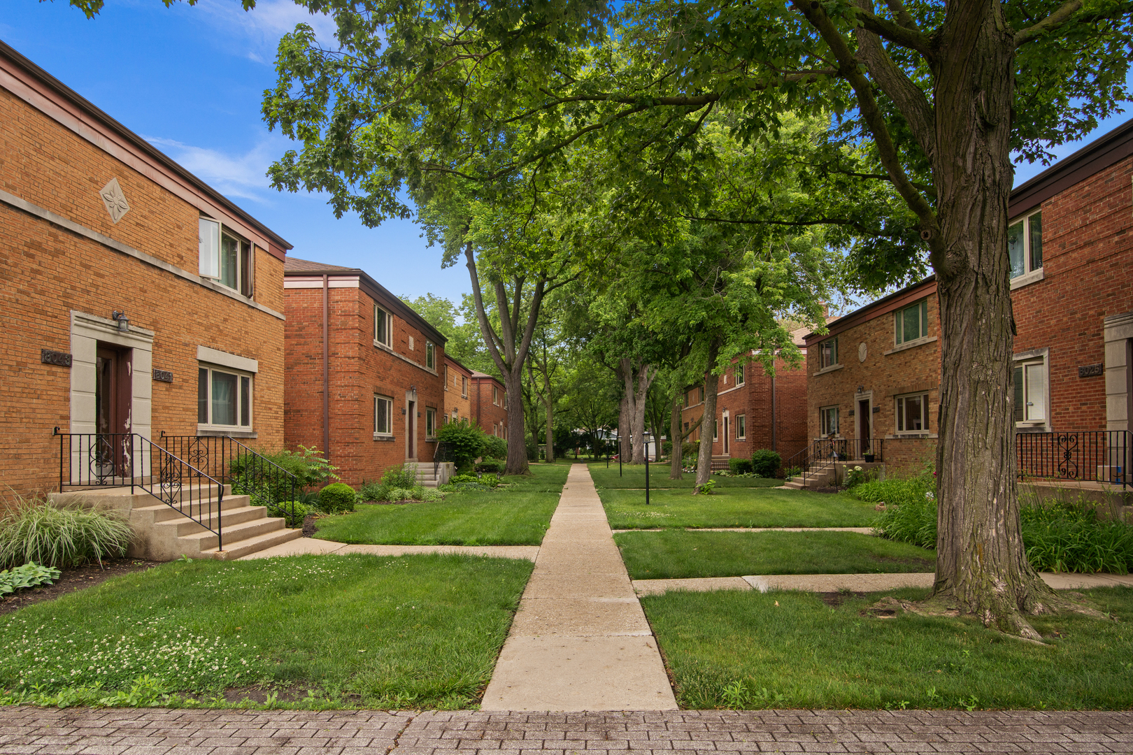 8043 Lake Street 1