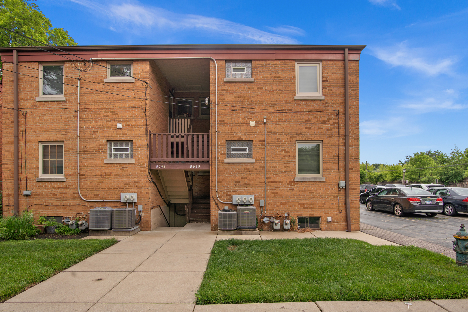 8043 Lake Street 1