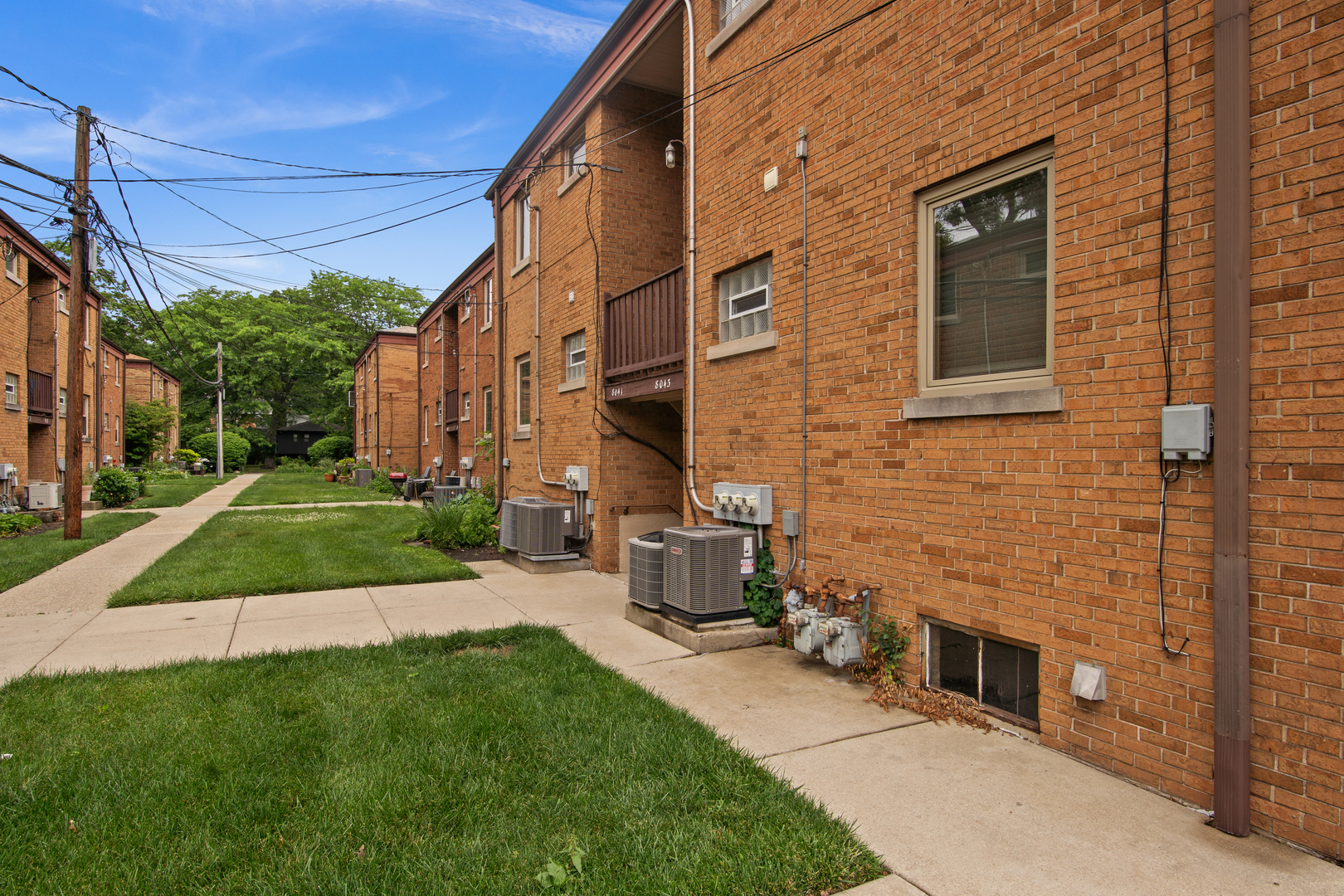 8043 Lake Street 1