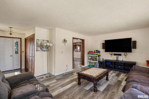 Tiny photo for 1324 13TH Avenue N, Clinton, IA 52732 (MLS # QC4268802)