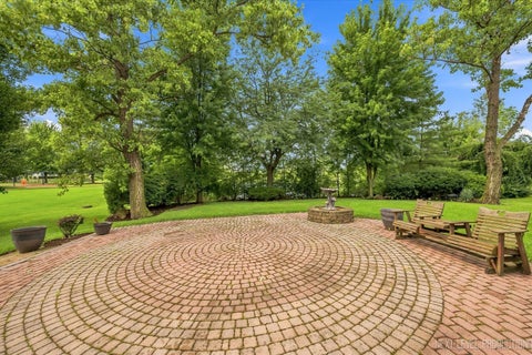 Tiny photo for 900 White Oak Drive, North Aurora, IL 60542 (MLS # 12725918)