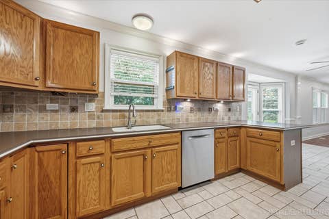 Tiny photo for 900 White Oak Drive, North Aurora, IL 60542 (MLS # 12725918)