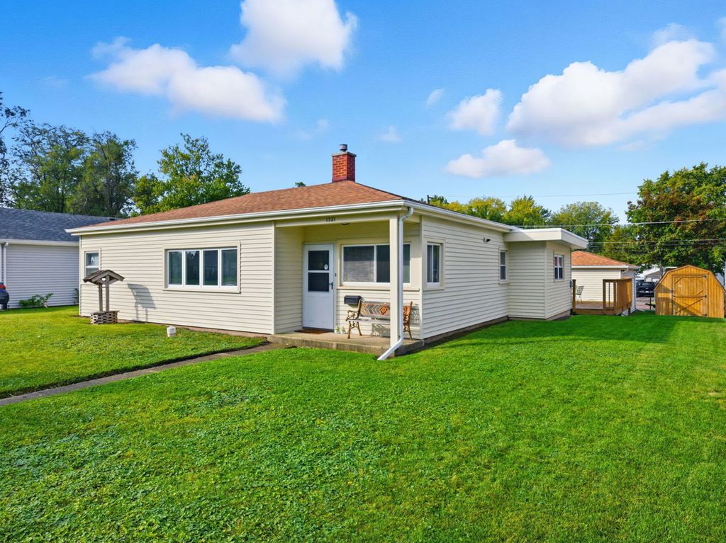 Photo for 1321 Raymond Drive, Montgomery, IL 60538 (MLS # 12499203)