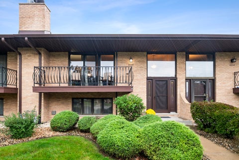 Photo of 16044 Eagle Ridge Drive, Tinley Park, IL 60477 (MLS # 12743430)