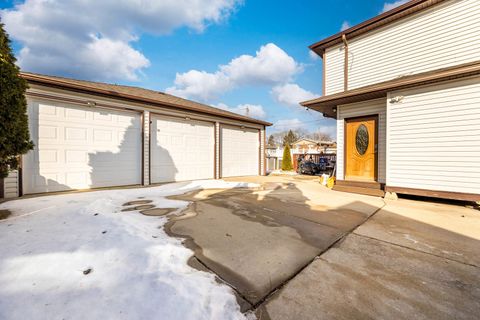 Tiny photo for 7920 Natoma Avenue, Burbank, IL 60459 (MLS # 12595114)