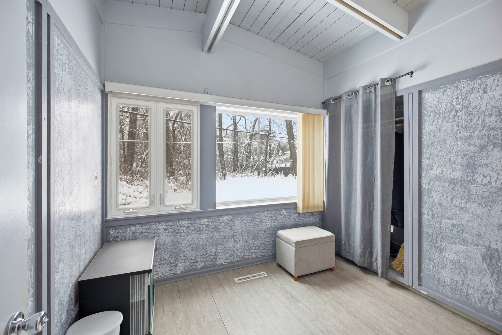 Palatine, Illinois 60074, United States, 3 Bedrooms Bedrooms, ,2 BathroomsBathrooms,Residential,Active,257590