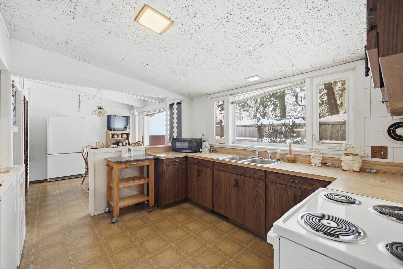 Palatine, Illinois 60074, United States, 3 Bedrooms Bedrooms, ,2 BathroomsBathrooms,Residential,Active,257590