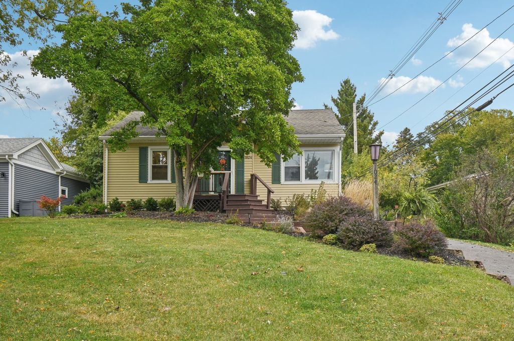 Photo for 1024 Blanchard Street, Downers Grove, IL 60516 (MLS # 12503342)