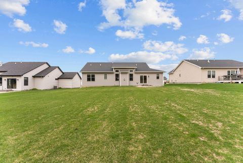 Tiny photo for 4937 Lakeside Drive, Bettendorf, IA 52722 (MLS # 12612425)