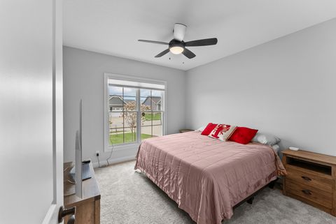 Tiny photo for 4937 Lakeside Drive, Bettendorf, IA 52722 (MLS # 12612425)