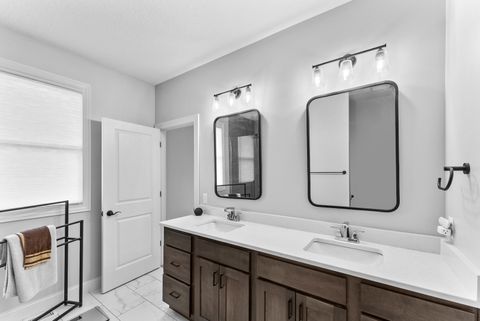 Tiny photo for 4937 Lakeside Drive, Bettendorf, IA 52722 (MLS # 12612425)