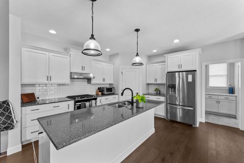 Tiny photo for 4937 Lakeside Drive, Bettendorf, IA 52722 (MLS # 12612425)