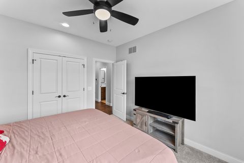 Tiny photo for 4937 Lakeside Drive, Bettendorf, IA 52722 (MLS # 12612425)