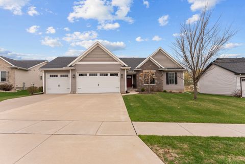 Photo of 4937 Lakeside Drive, Bettendorf, IA 52722 (MLS # 12612425)