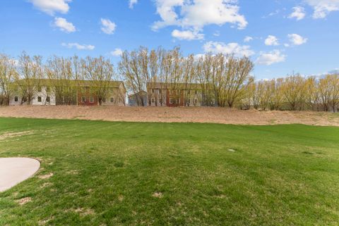 Tiny photo for 4937 Lakeside Drive, Bettendorf, IA 52722 (MLS # 12612425)