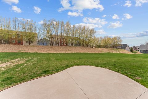 Tiny photo for 4937 Lakeside Drive, Bettendorf, IA 52722 (MLS # 12612425)