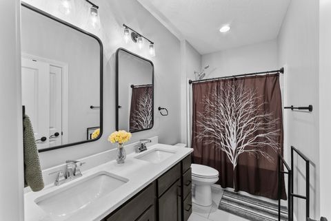 Tiny photo for 4937 Lakeside Drive, Bettendorf, IA 52722 (MLS # 12612425)