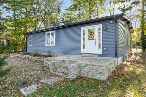 275 Indian Trail Lake In The Hills IL 60156