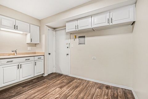 Tiny photo for 1320 Lore Lane #107B, Lombard, IL 60148 (MLS # 12604142)