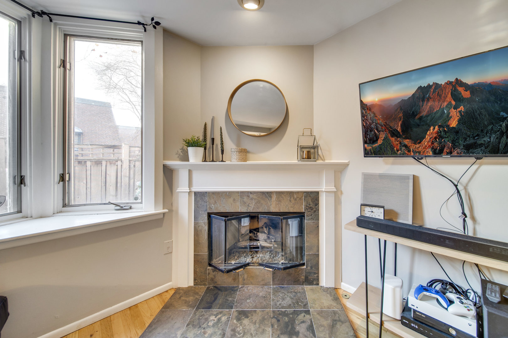 2145 N Lincoln Avenue