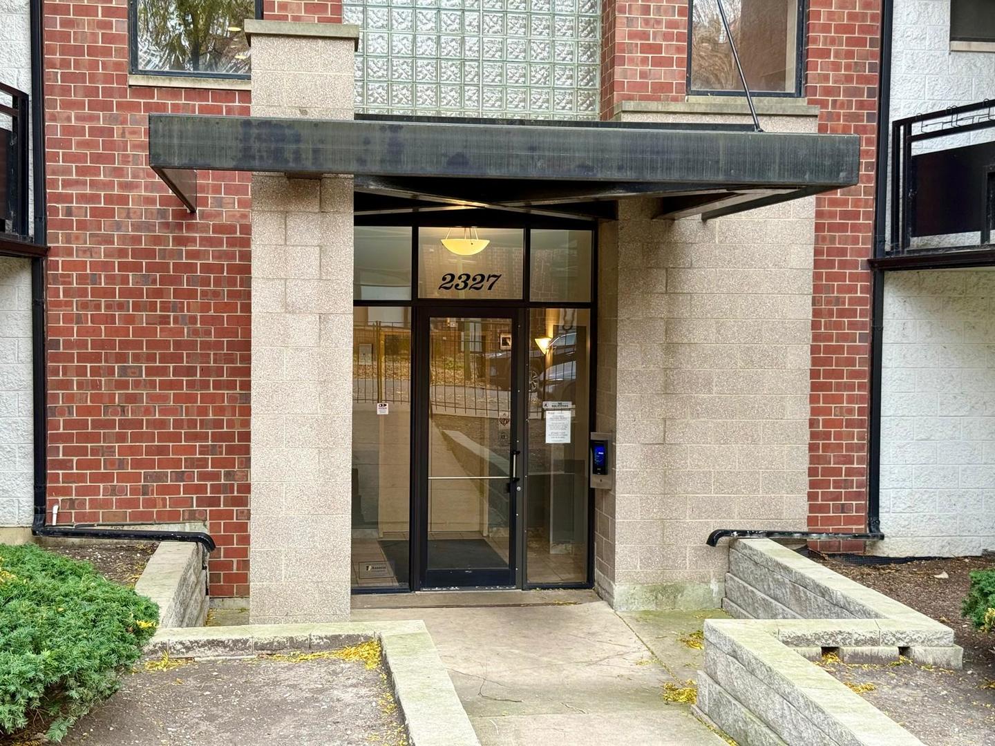 2327 W Wolfram Street 311