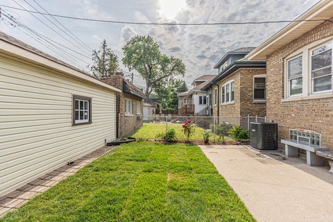 Tiny photo for 2539 W Morse Avenue, Chicago, IL 60645 (MLS # 12764133)